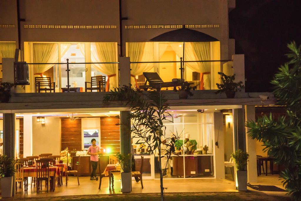 Paradise Beach Hotel Negombo Eksteriør bilde