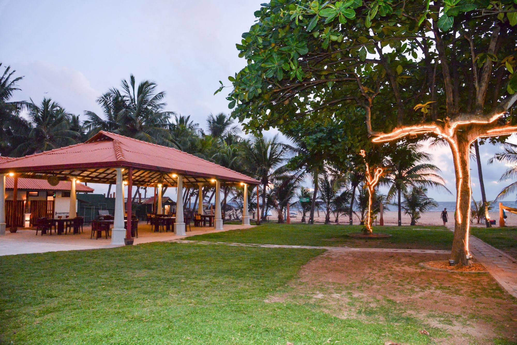Paradise Beach Hotel Negombo Eksteriør bilde